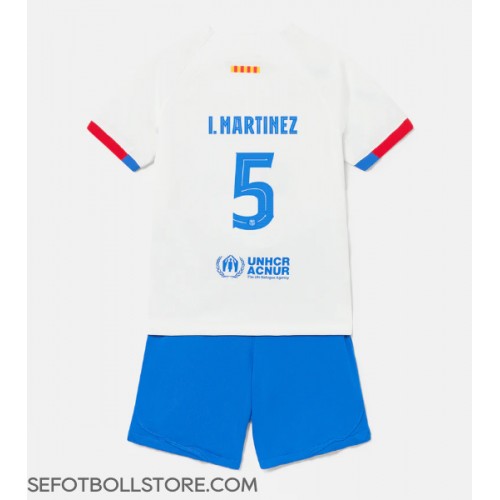 Barcelona Inigo Martinez #5 Replika babykläder Bortaställ Barn 2023-24 Kortärmad (+ korta byxor)